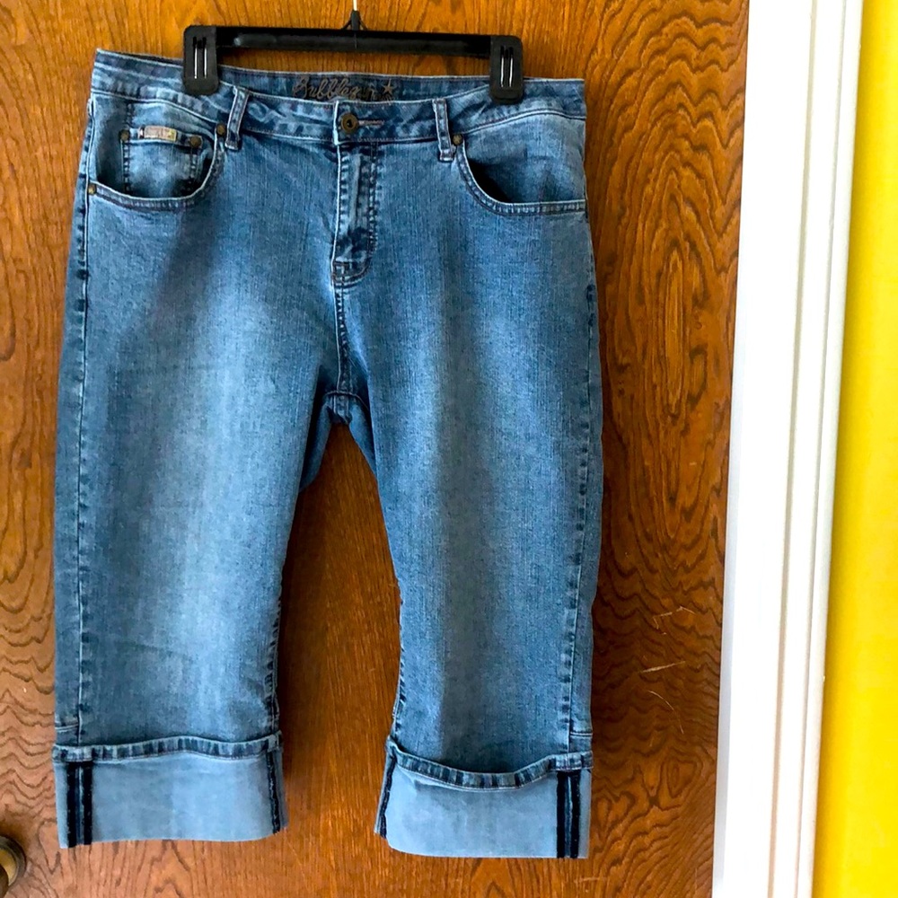 Bubblegum USA Cuffed Crop Jeans Preowned. Size 18